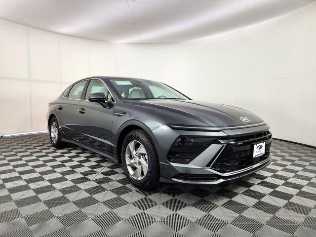 New 2026 Gray Hyundai SE image 7