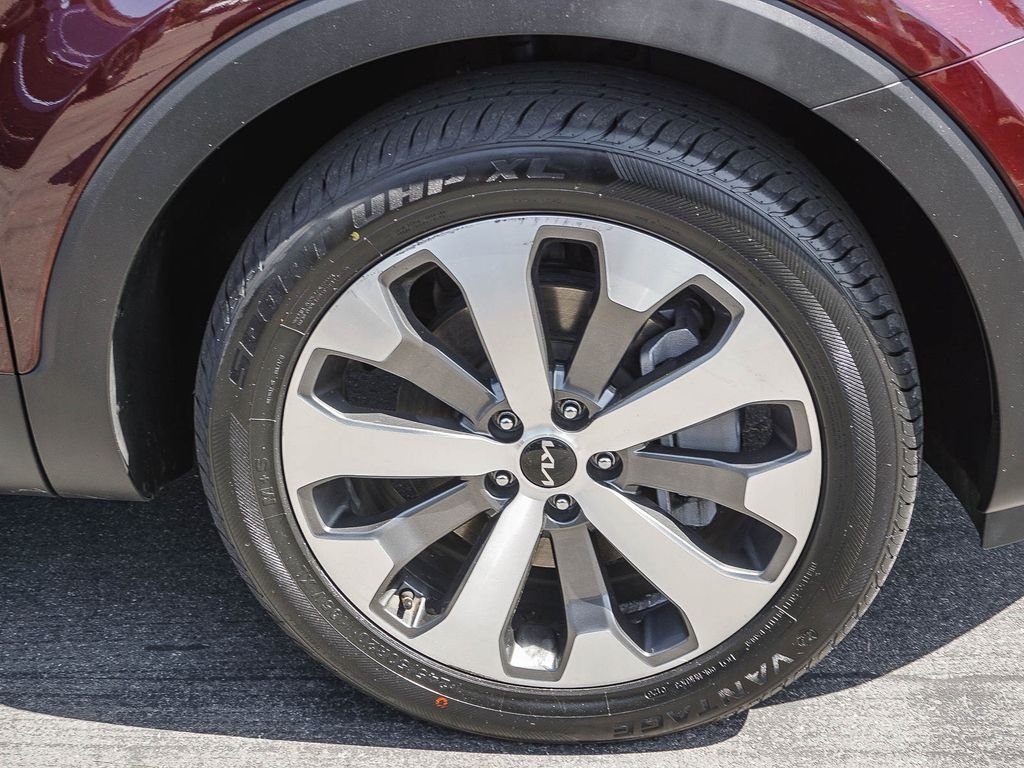 Used 2022 Purple Kia S image 9