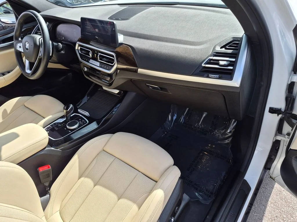 Used 2024 White BMW sDrive30i image 9