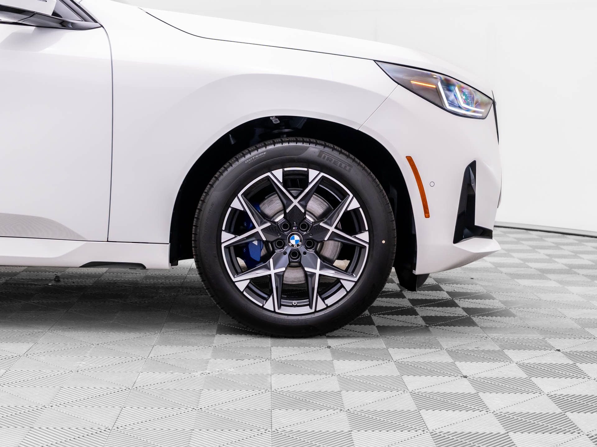 New 2026 Alpine White BMW 30 xDrive image 34