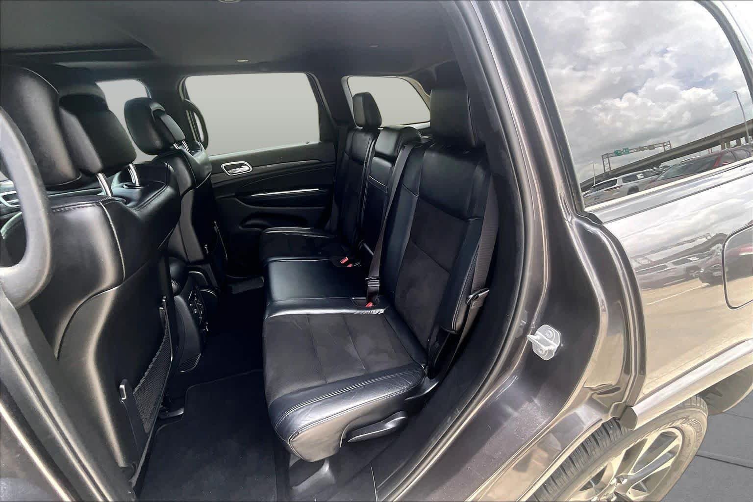 Used 2019 Granite Crystal Metallic Clearcoat Jeep Altitude image 20