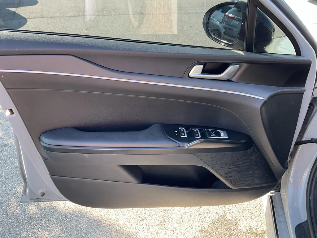 Used 2023 Wolf Gray Kia GT-Line image 16