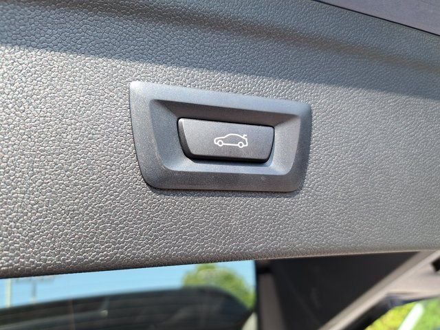 Used 2025 Blue BMW xDrive50 image 30