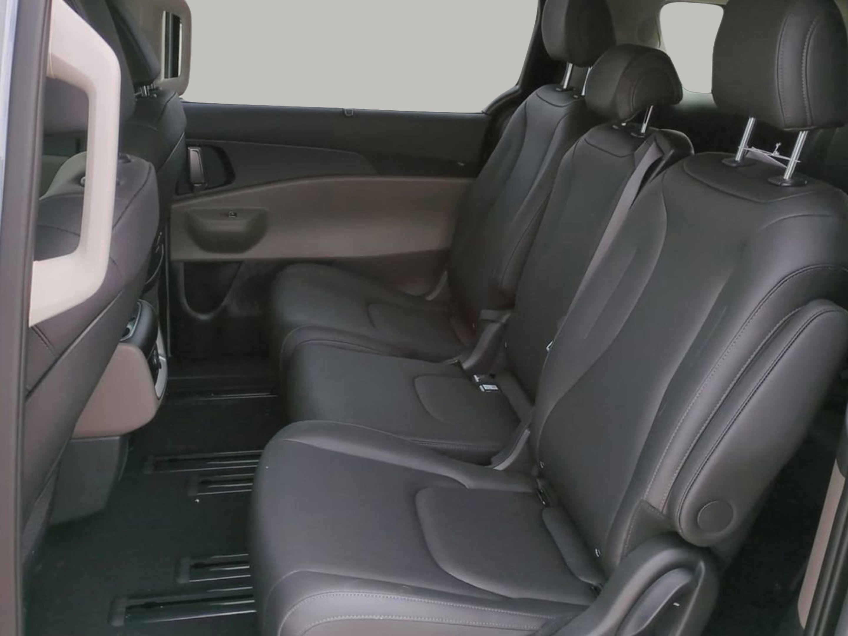New 2026 Ivory Silver Kia EX image 18
