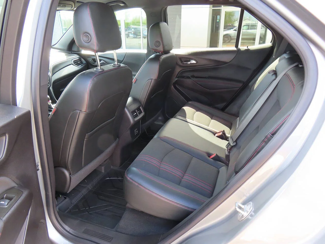 Used 2024 Sterling Gray Metallic Chevrolet RS 4x4 4dr SUV image 10