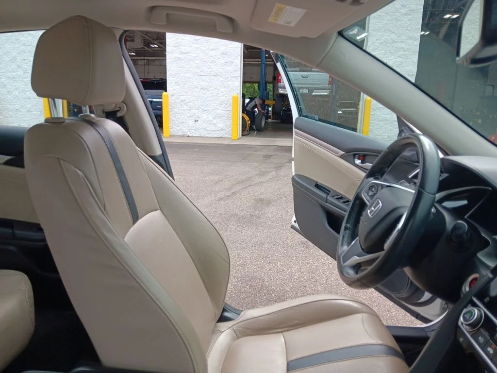 Used 2017 White Honda Touring image 34