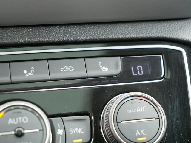 Used 2023 Blue Metallic Volkswagen SEL image 31
