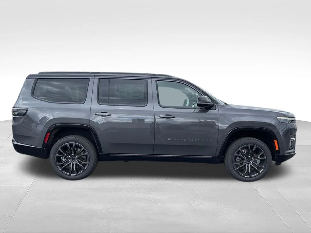 New 2026 Baltic-Gray Metallic Clear-Coat Exterior Paint Jeep Summit Obsidian image 4