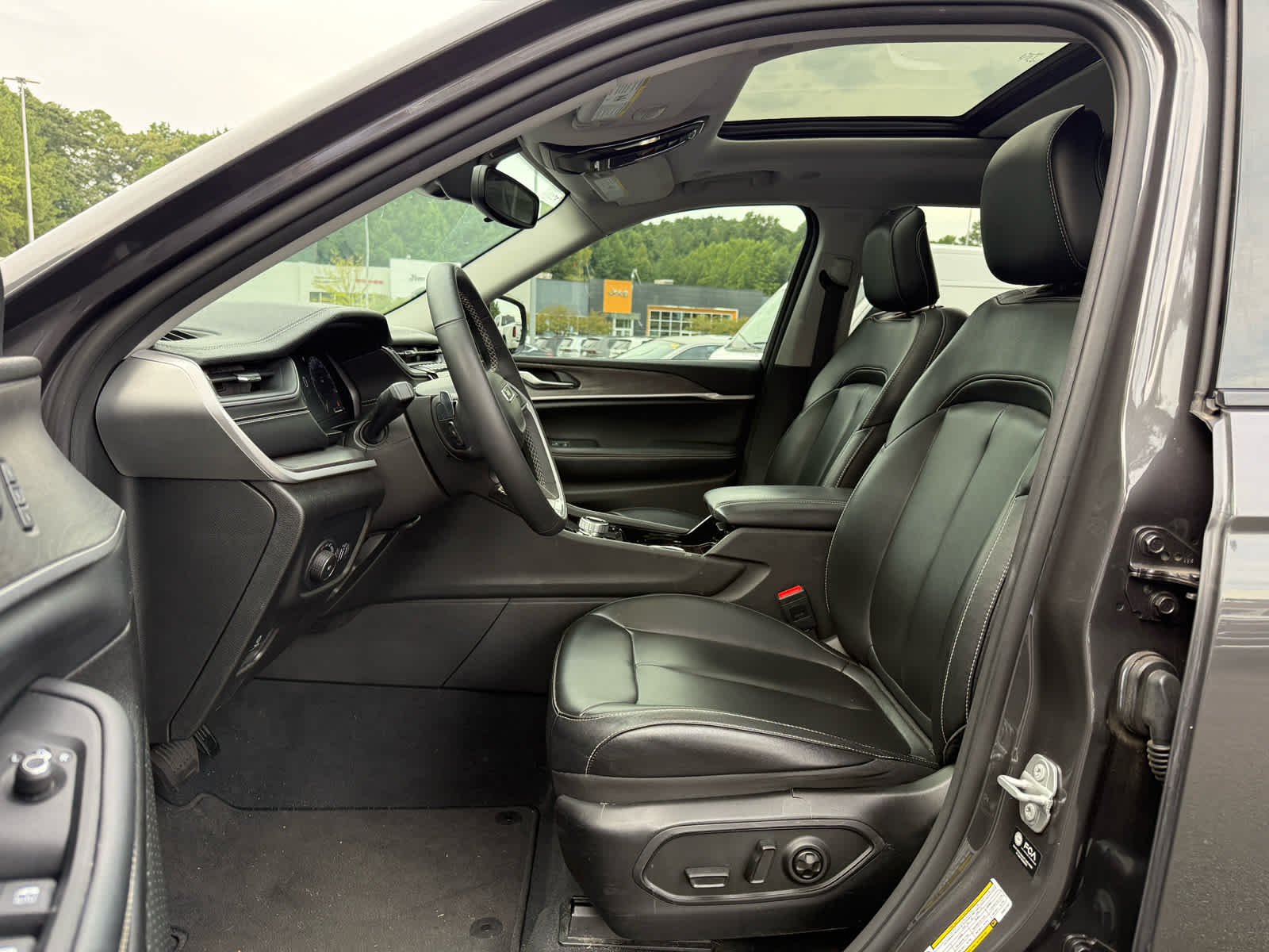 Used 2023 Baltic Gray Metallic Clearcoat Jeep Limited image 12