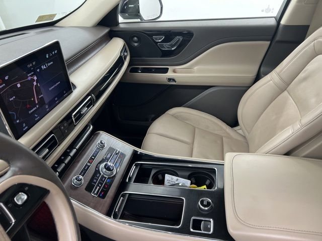 Used 2023 White Lincoln Reserve image 25