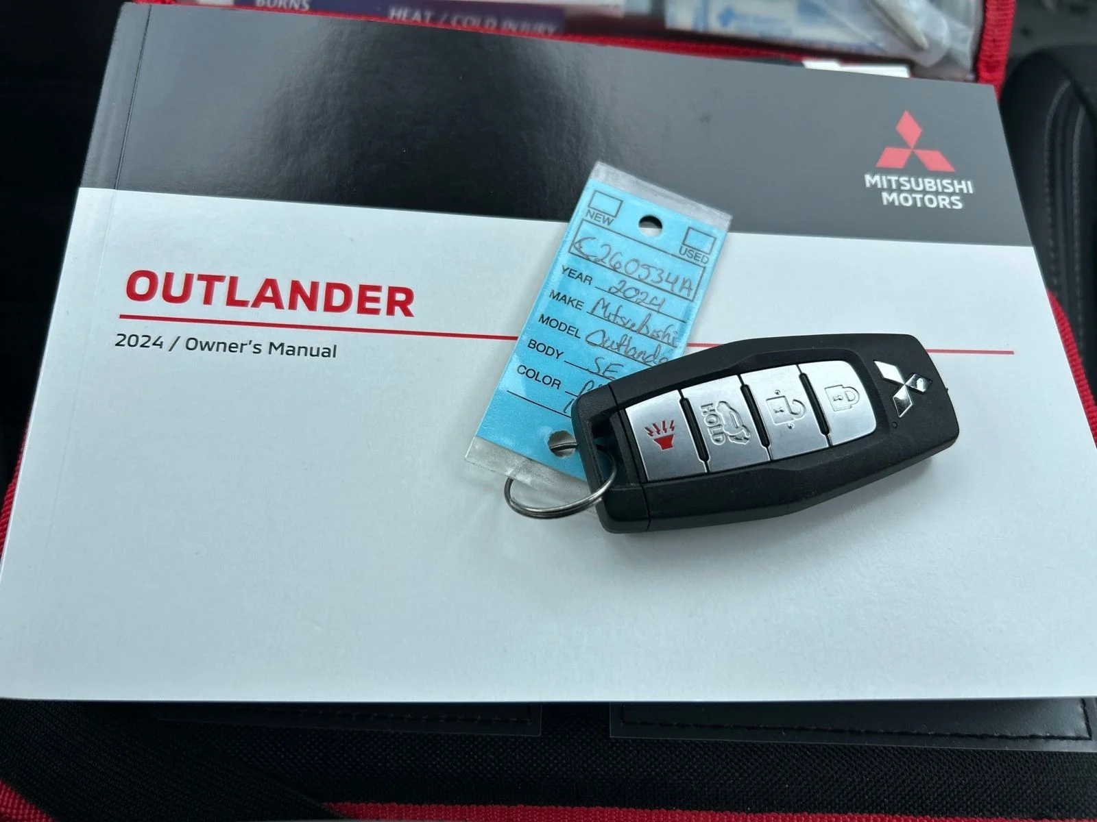 Used 2024 Cosmic Blue Metallic Mitsubishi SE image 19