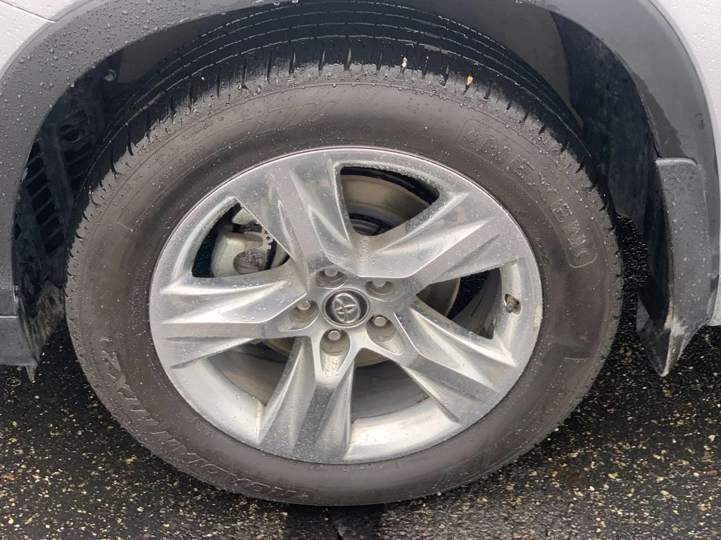 Used 2018 Silver Toyota Limited image 32