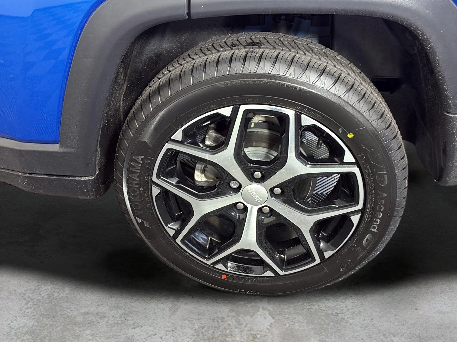 Used 2024 Hydro Blue Pearlcoat Jeep Limited image 10