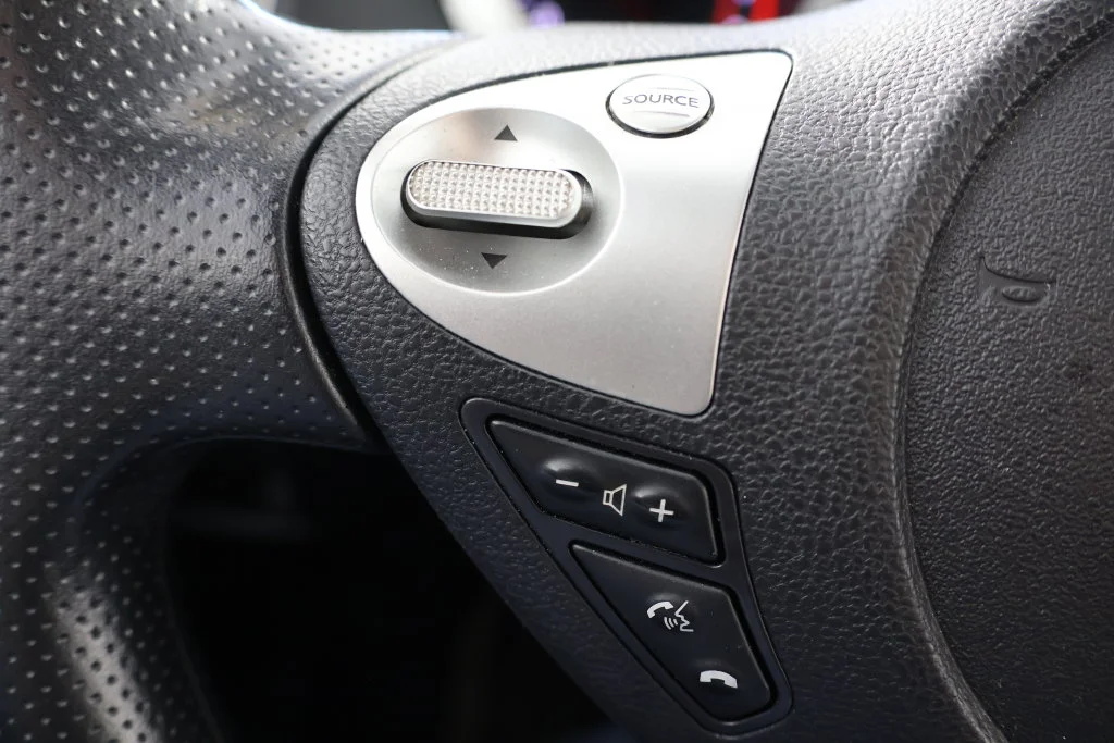 Used 2014 Brilliant Silver Nissan S image 11