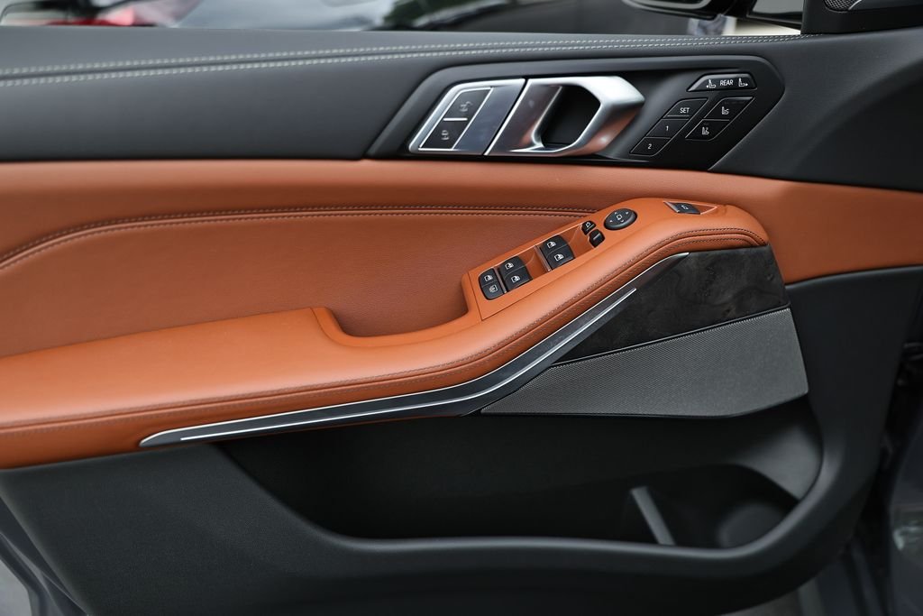 New 2027 Dravit Grey Metallic BMW xDrive40i image 15