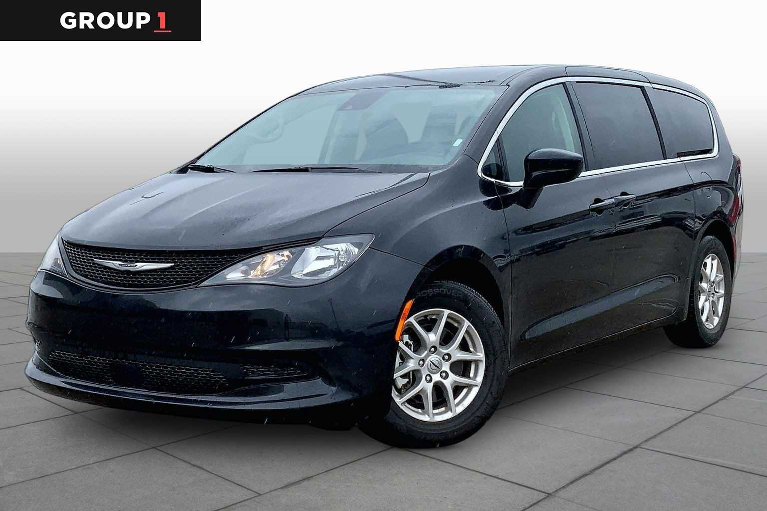 2023 Chrysler Voyager LX's photo