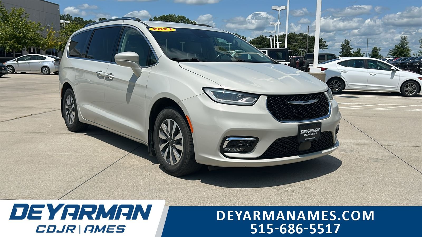 Used 2021 White Chrysler Touring L image 1