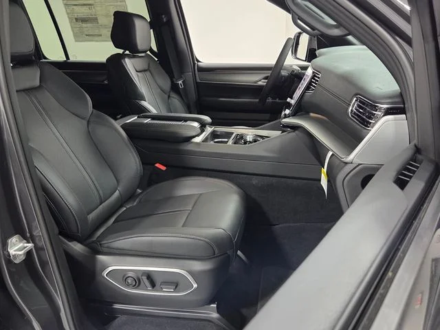 New 2026 Baltic-Gray Metallic Clear-Coat Exterior Paint Jeep Limited Altitude image 18