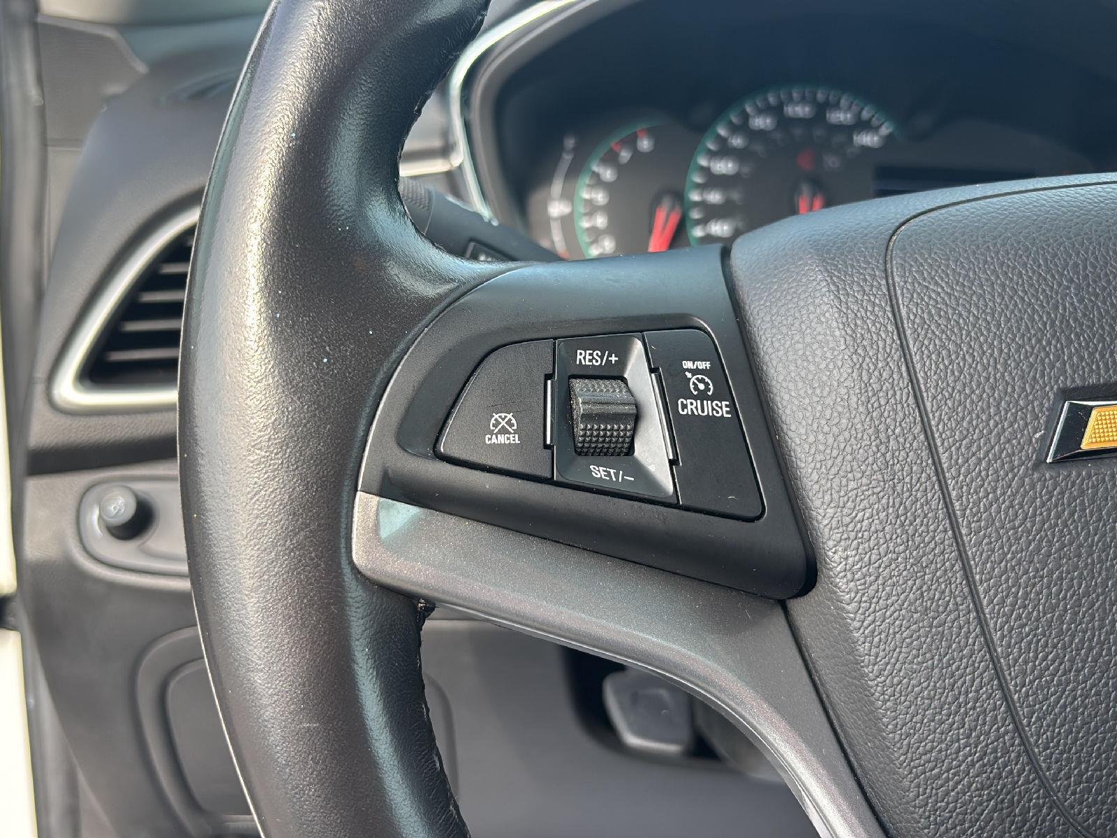 Used 2019 Summit White Chevrolet LT image 17