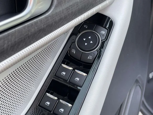 New 2026 Space White Metallic Ford Platinum™ image 18