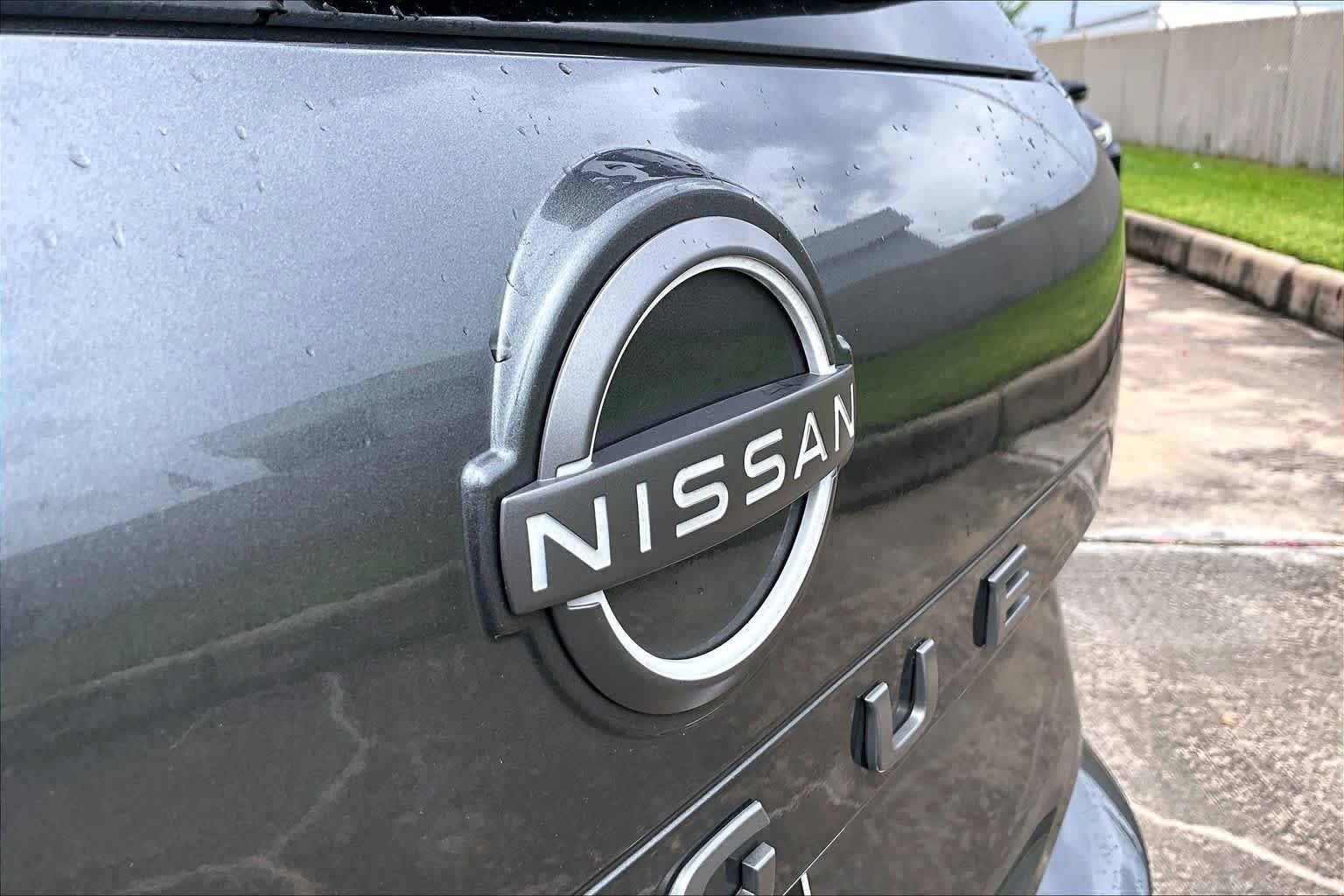 Used 2025 Gun Metallic Nissan SV image 31