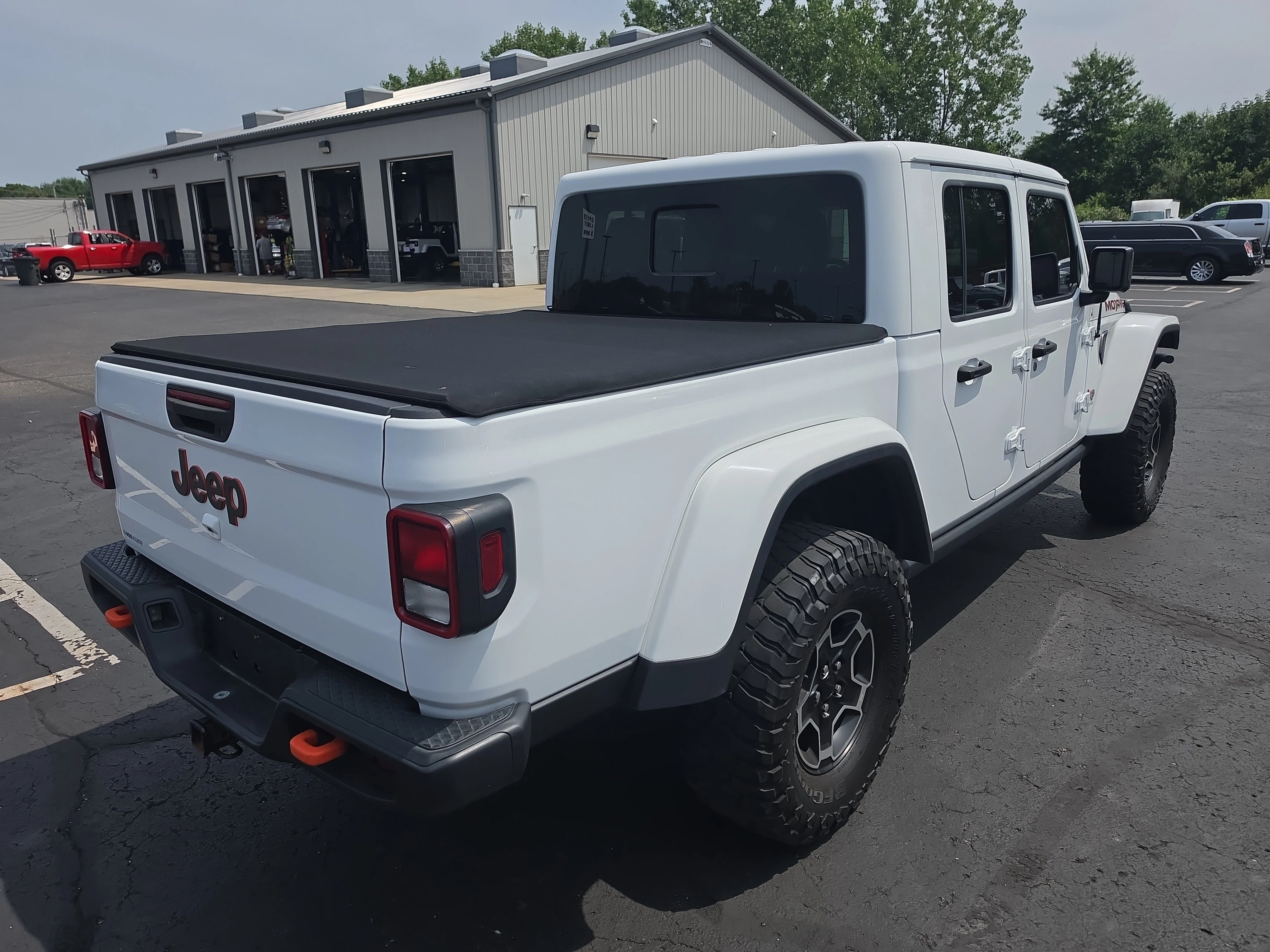 Used 2020 Bright White Clearcoat Jeep Mojave image 3