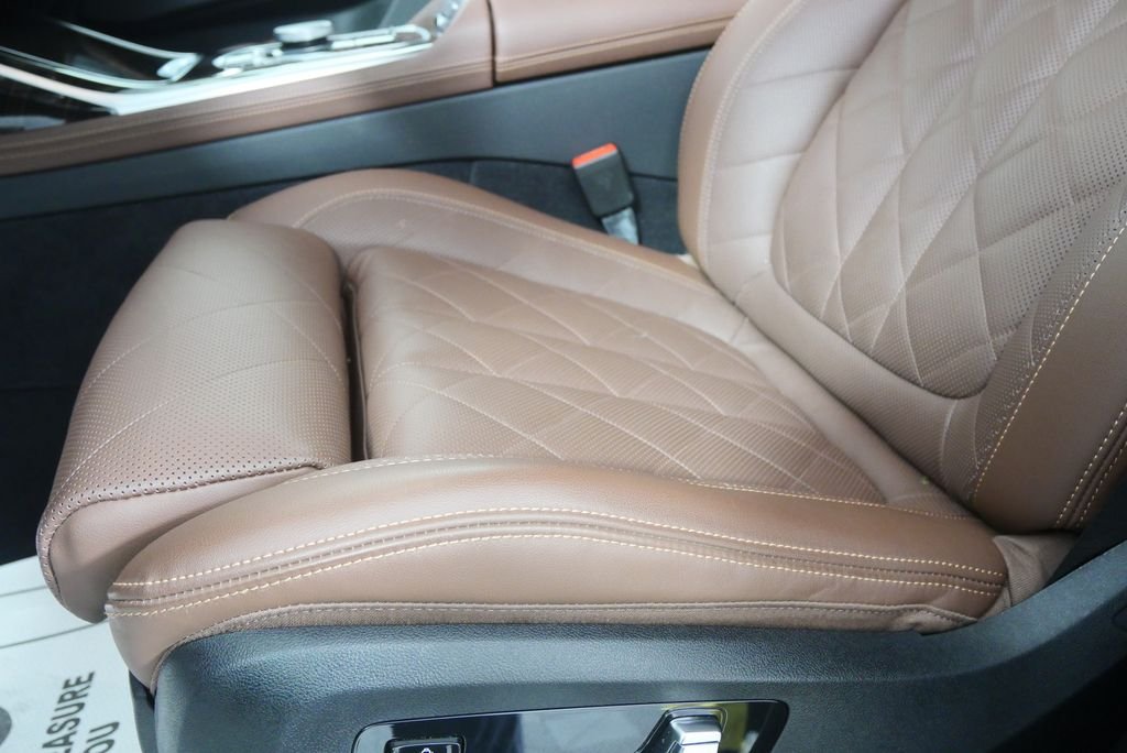 Certified Used 2025 Manhattan Green Metallic BMW xDrive40i image 9