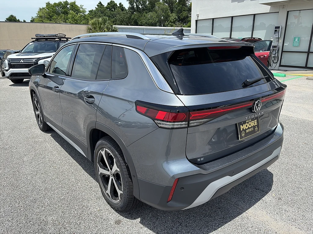 New 2026 Platinum Gray Metallic Volkswagen SE FWD image 6