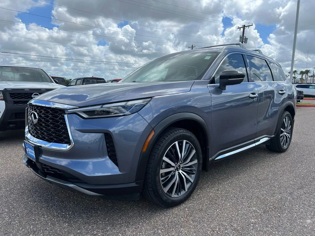 Used 2023 Blue INFINITI Sensory image 3
