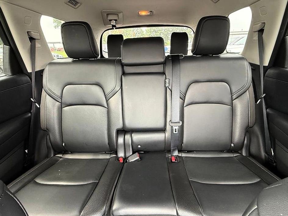 Used 2022 White Nissan SL image 10