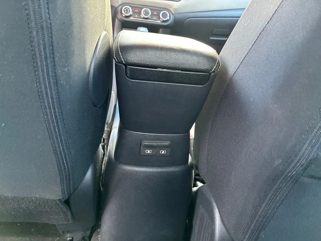Used 2020 Blue Nissan 1.6 SV image 17