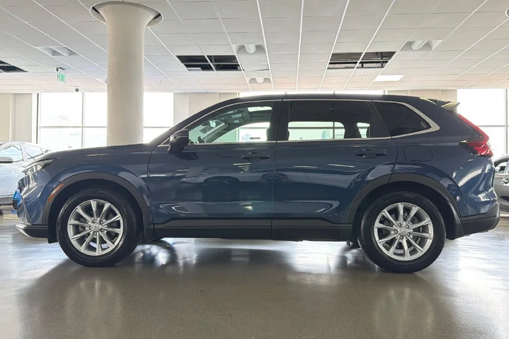 Used 2025 Canyon River Blue Metallic Honda EX image 10