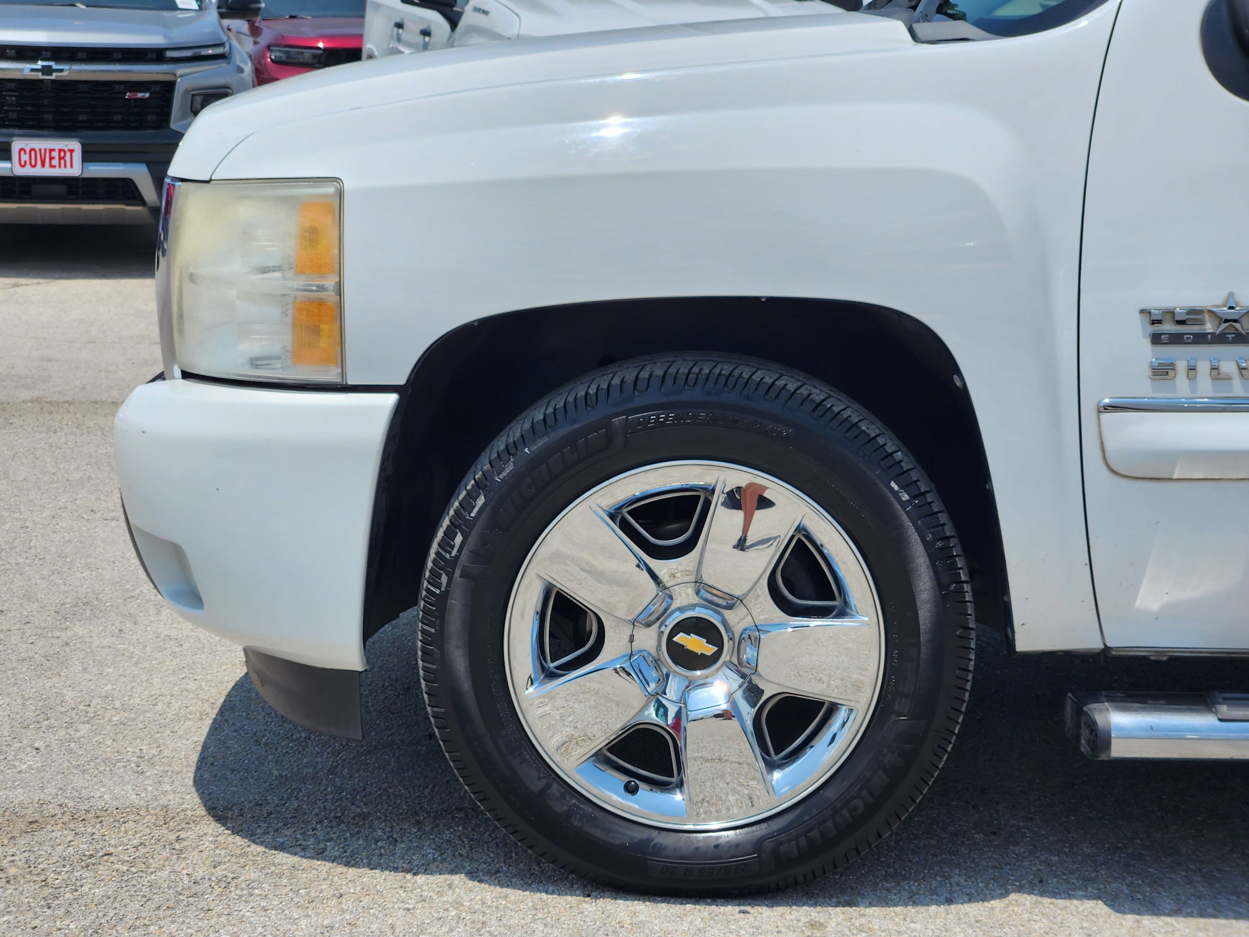 Used 2009 SUMMIT WHITE Chevrolet LT image 9