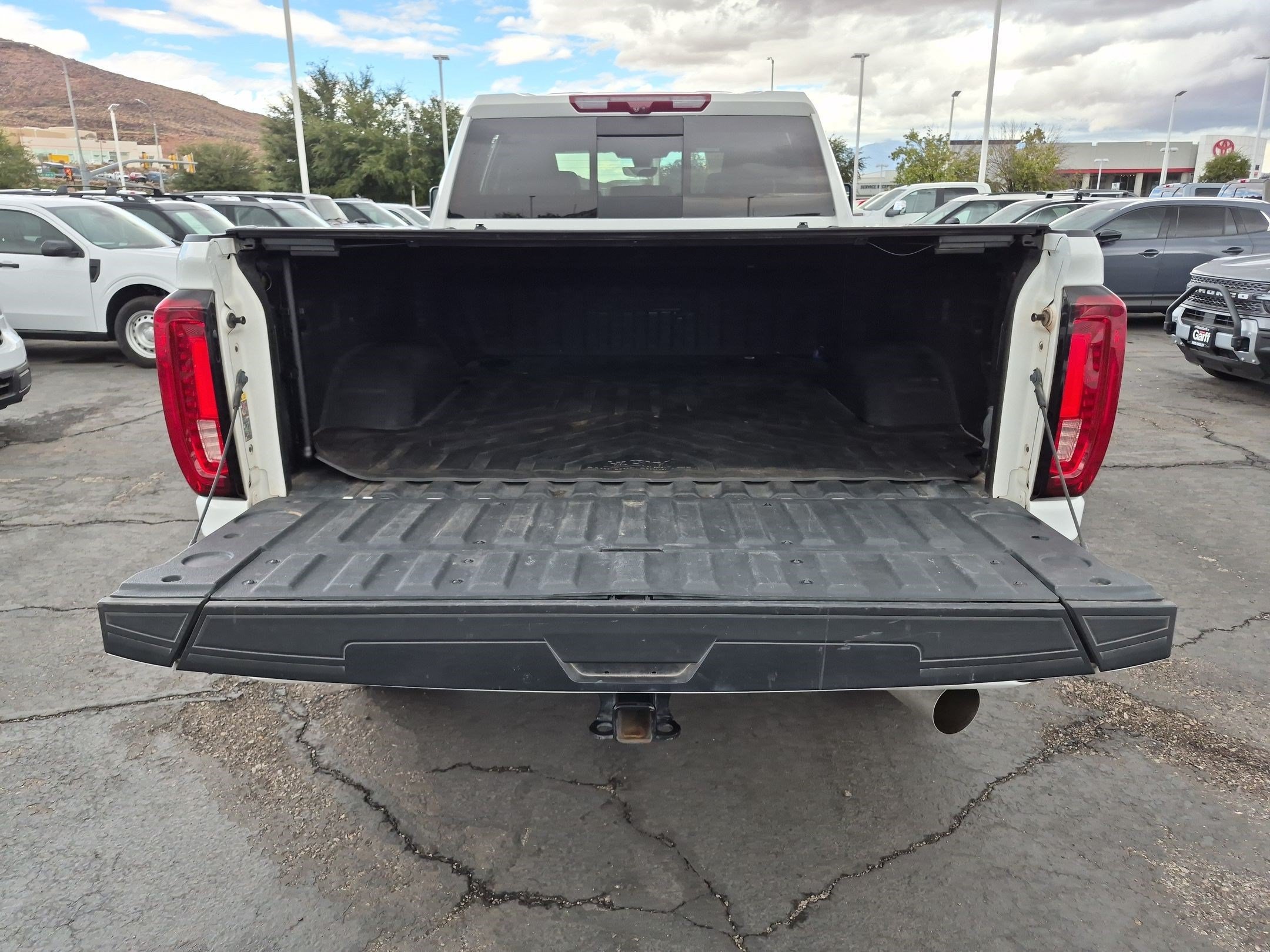 Used 2022 Summit White GMC AT4 image 30