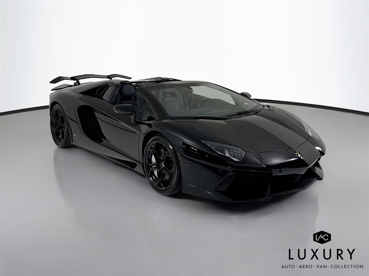 Used 2016 Nero Aldebaran Lamborghini LP 700-4 | Vorsteiner Carbon Wing | Carbon Interior image 3
