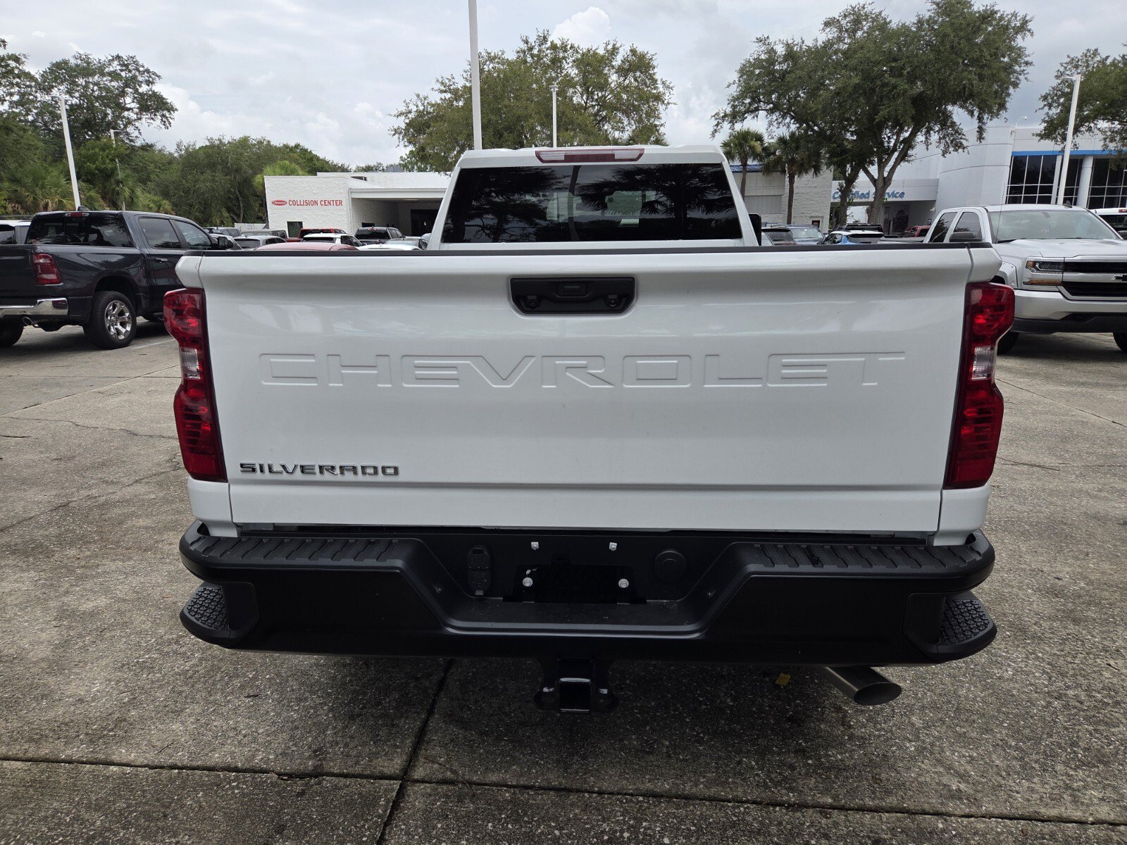 New 2026 Summit White Chevrolet WT image 6