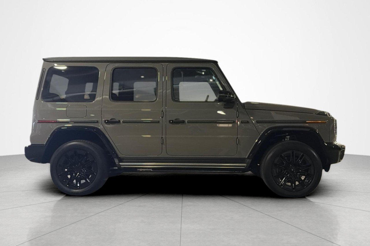 New 2027 MANUFAKTUR Arabian Grey Non- Metallic Mercedes-Benz G 580e SUV image 6