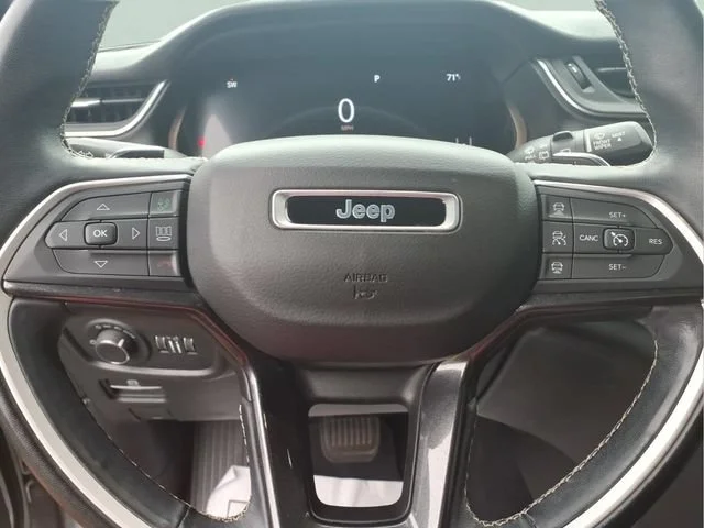 Used 2021 Silver Jeep Altitude 4x4 image 12