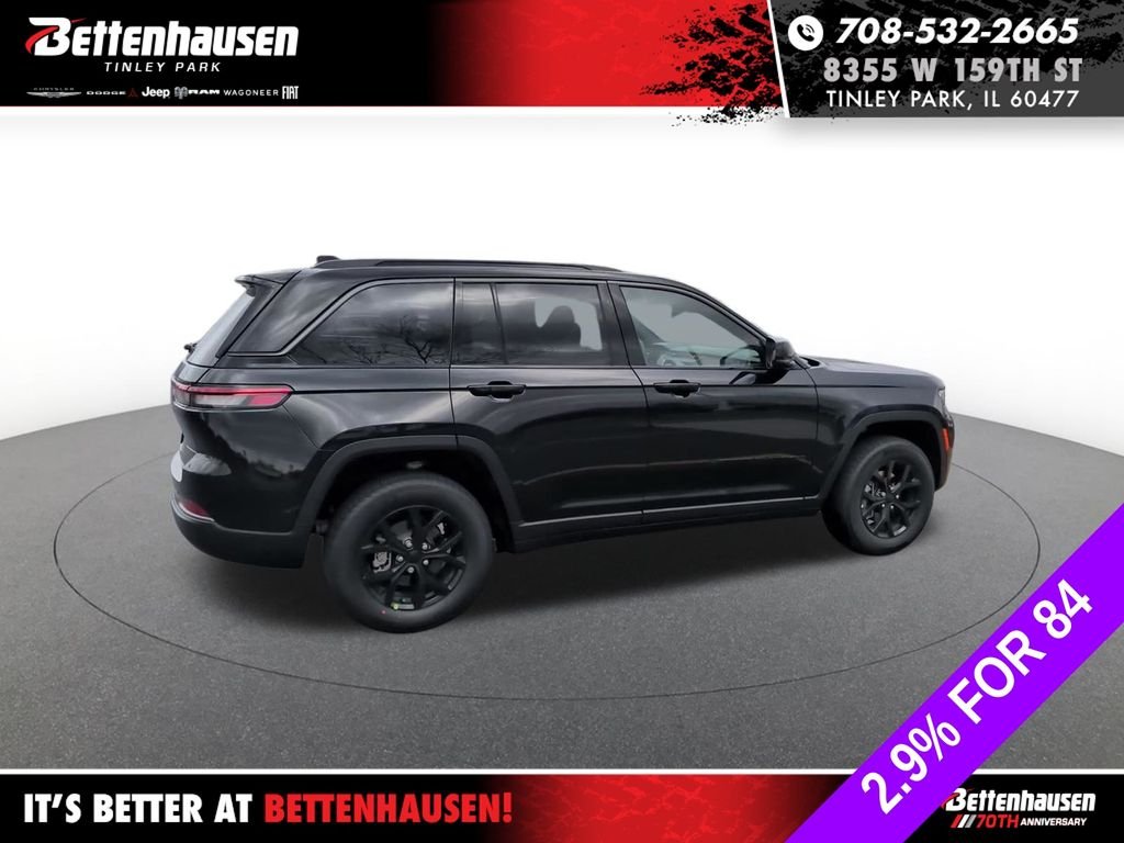 New 2026 Diamond Black Crystal Pearlcoat Jeep Altitude image 9