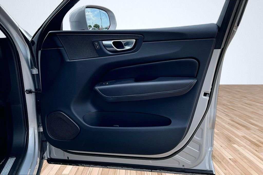 2023 Volvo XC60 Plus - Photo 17