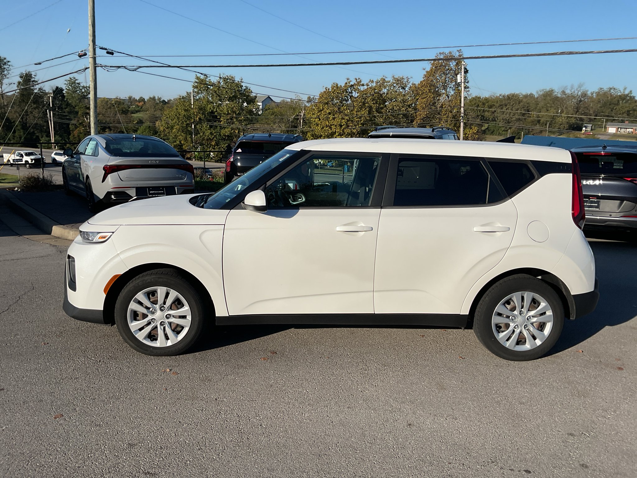 Used 2022 Snow White Pearl Kia LX image 6