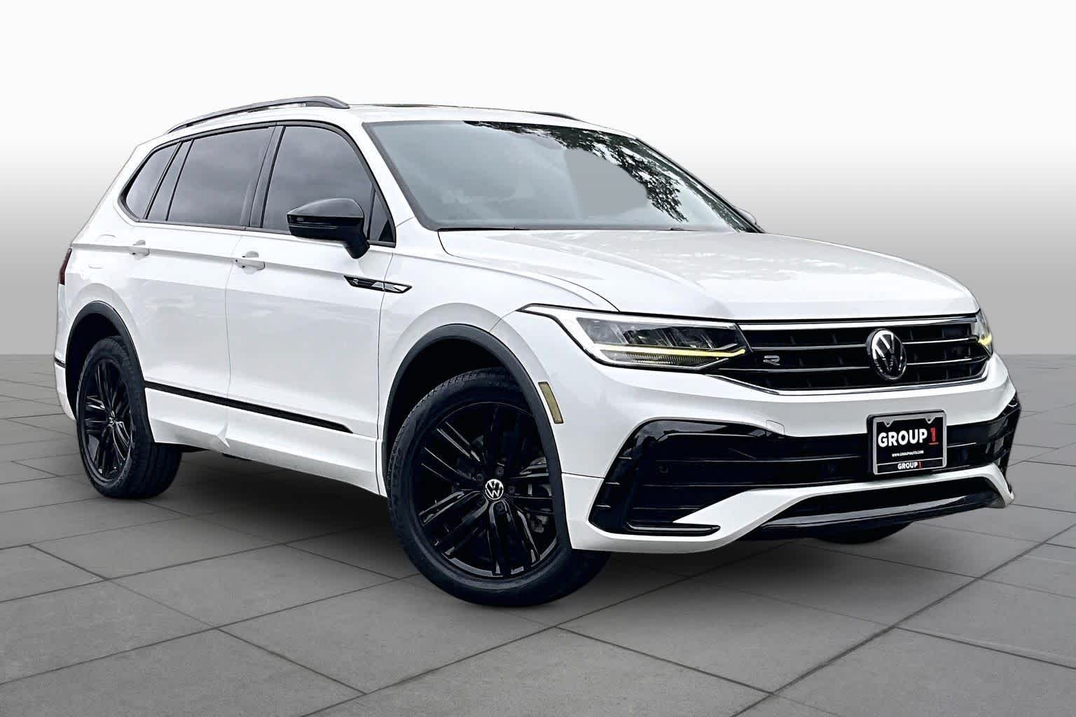 Used 2022 Oryx White Pearl Volkswagen SE R-Line Black image 3