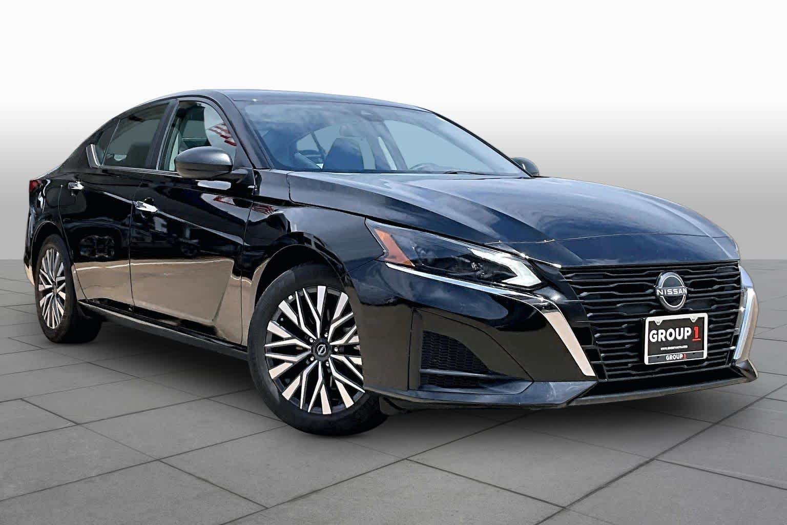 Used 2025 Super Black Nissan SV image 2