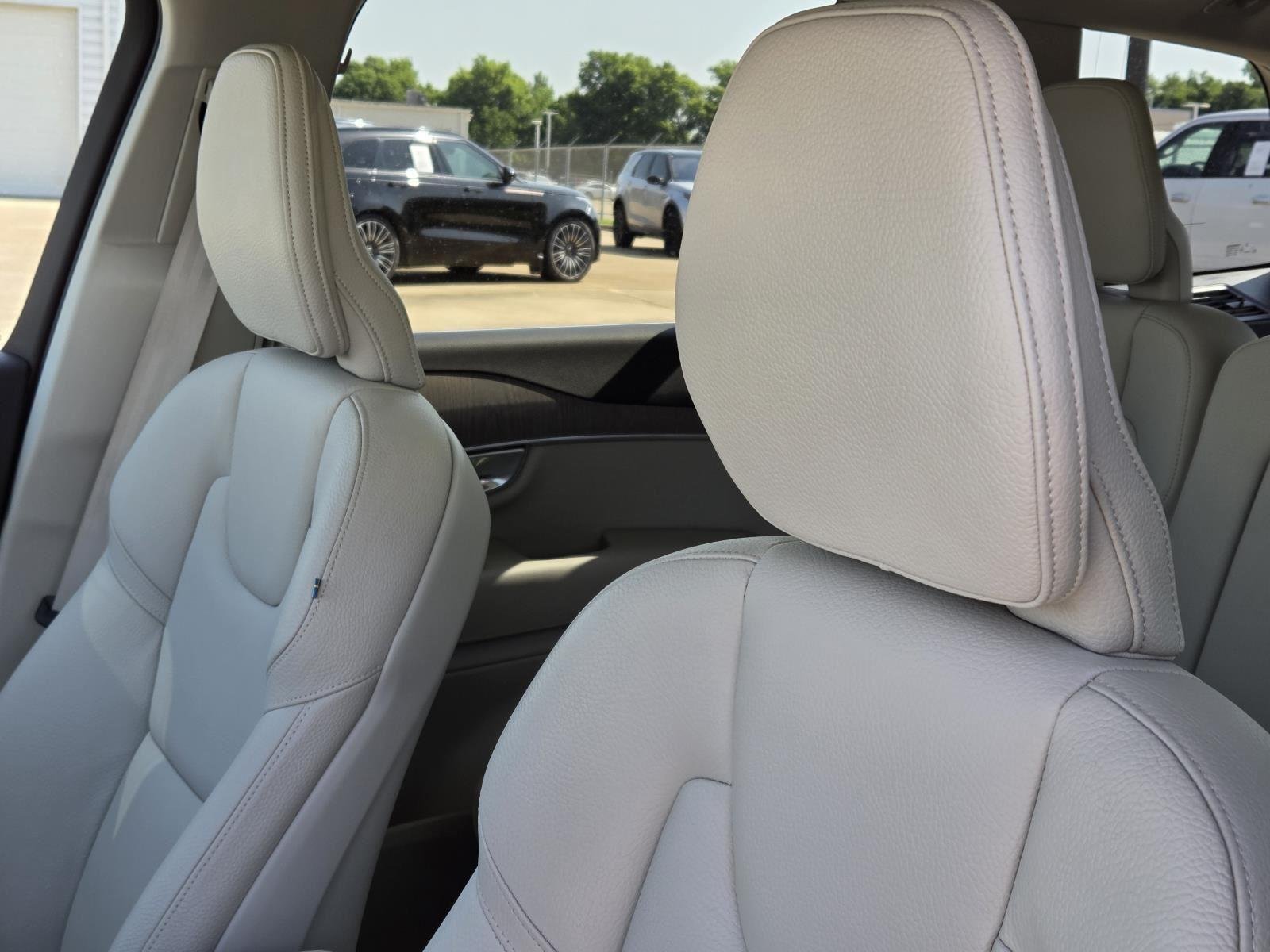 Used 2023 Crystal White Metallic Volvo Plus image 33