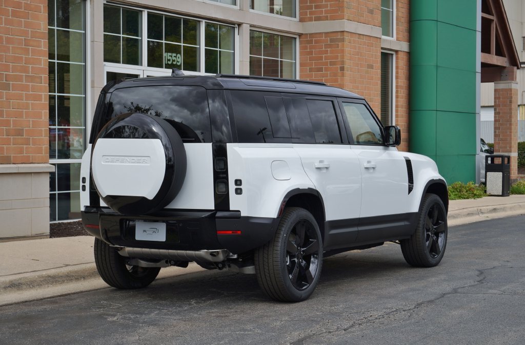 New 2026 Fuji White Land Rover S image 6