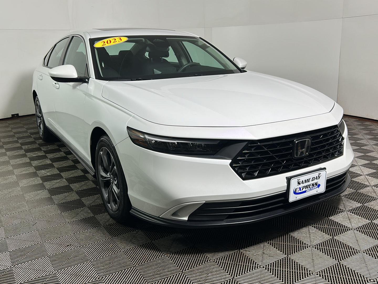 Used 2023 Platinum White Pearl Honda EX image 4