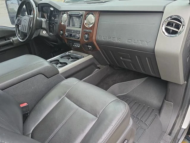 Used 2011 White Ford Lariat image 39