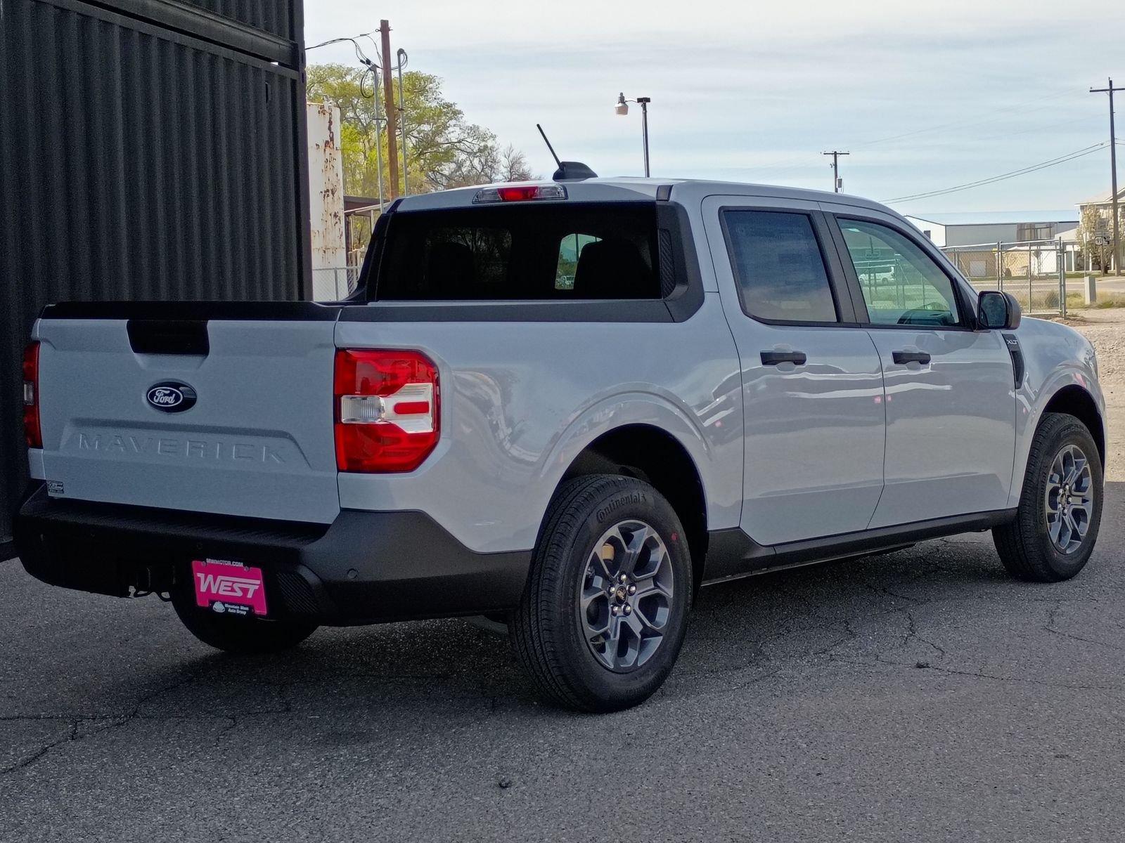 View vehicle photo 7