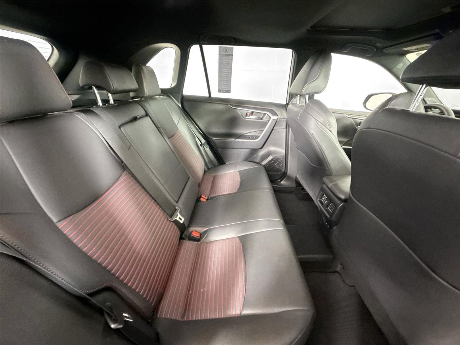 2025 Toyota RAV4 XSE - Photo 46