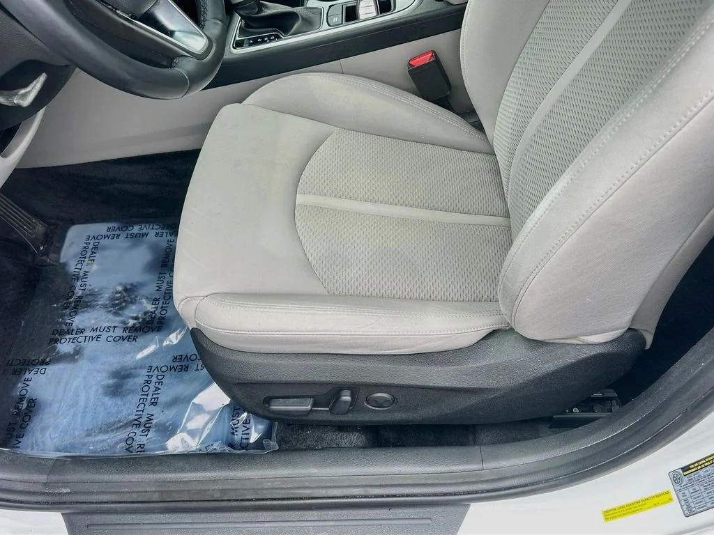 Used 2019 White Hyundai SEL image 18